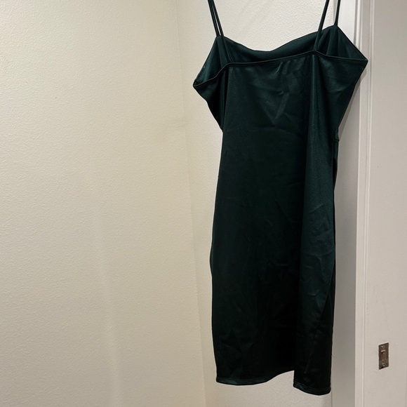 Windsor Emerald Satin Mini Dress - Picture 4 of 6